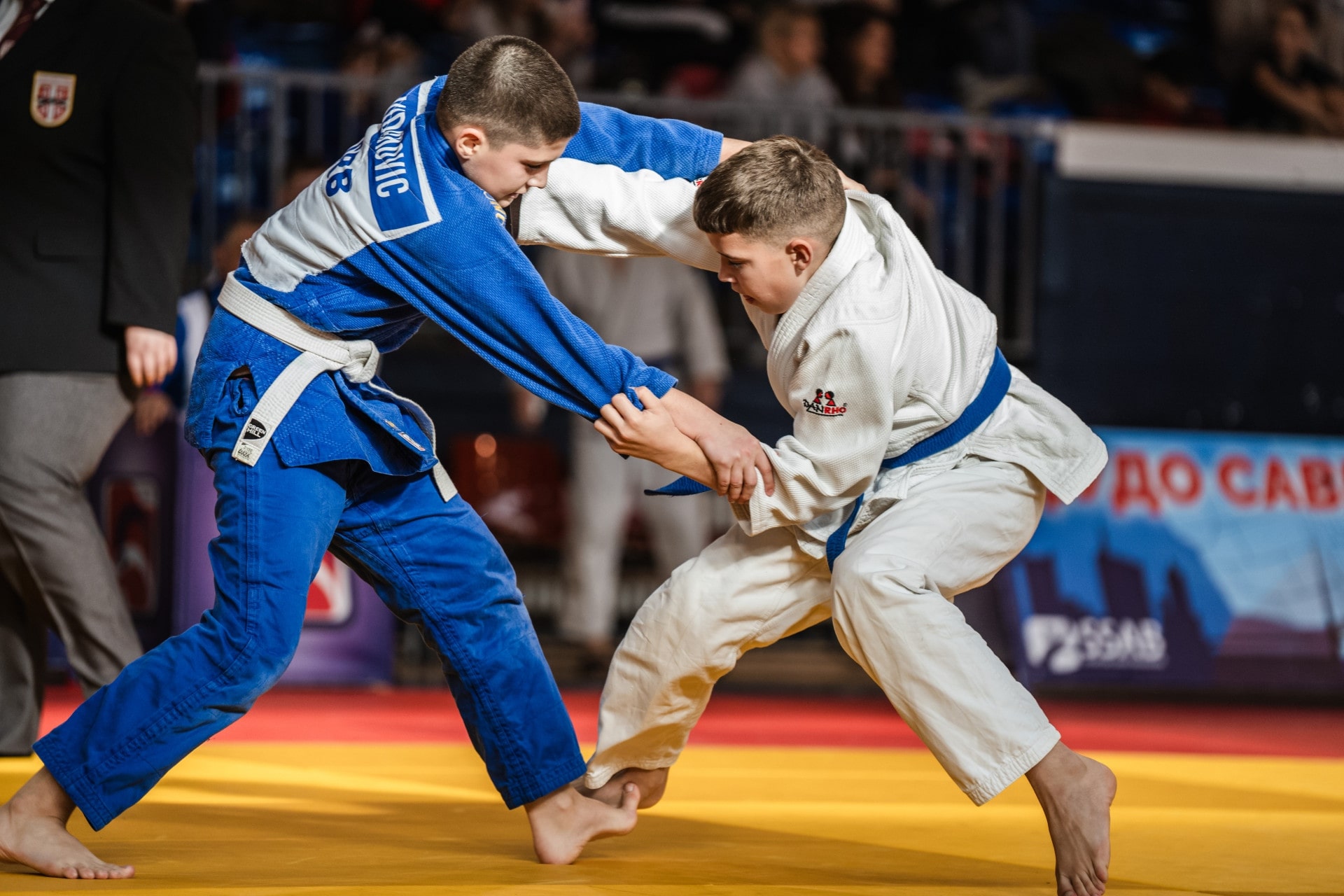 Deca na džudo takmičenju